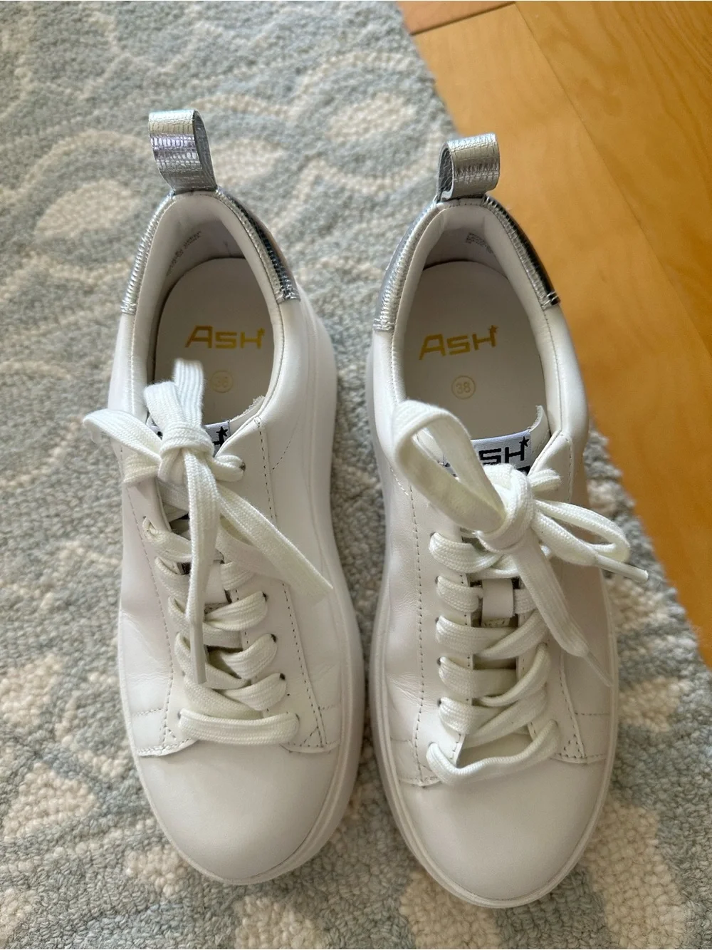 Ash clean white